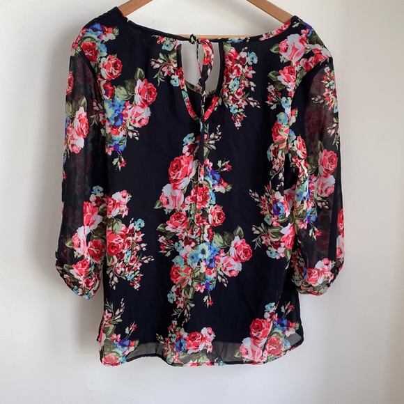 NWOT Floral Top - Picture 2 of 7